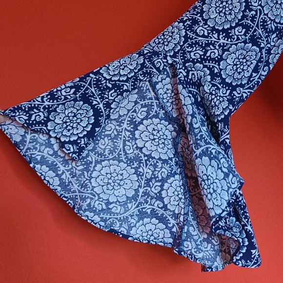 Cute bell sleeve cropped blouse from Forever 21 - Picture 2 of 5